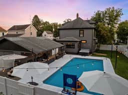 Live the Game: Pool, Cinema, Gym, Jersey Wall