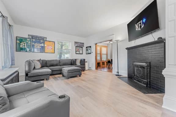 Live the Game: Pool, Cinema, Gym, Jersey Wall