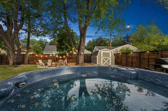 Former QB’s Pad | Hot Tub • Arcade • Fire Pit • Walk to Lambeau