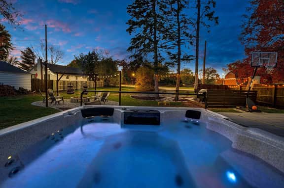 ~CBS Featured~ HUGE HOT TUB|CINEMA|Firepit